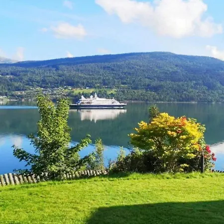 8 Person In Innvik-by Traum Casa de Férias Innvik