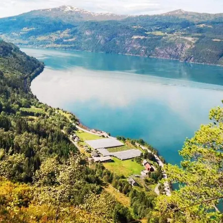8 Person In Innvik-by Traum *