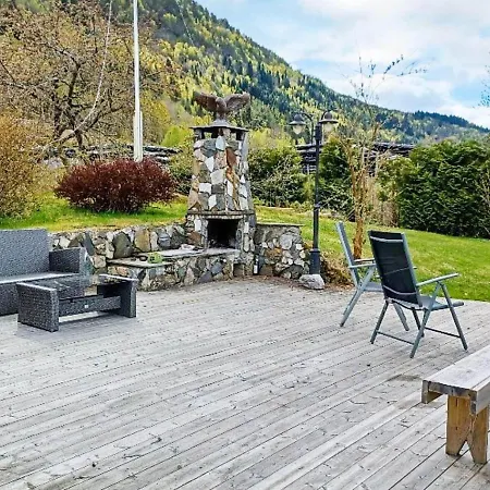 Holiday Home Innvik 因维克